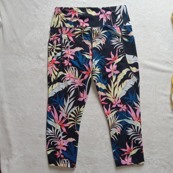 Avia Athletic Capri (L)& Tank (XL) Outfit - Picture 4 of 14